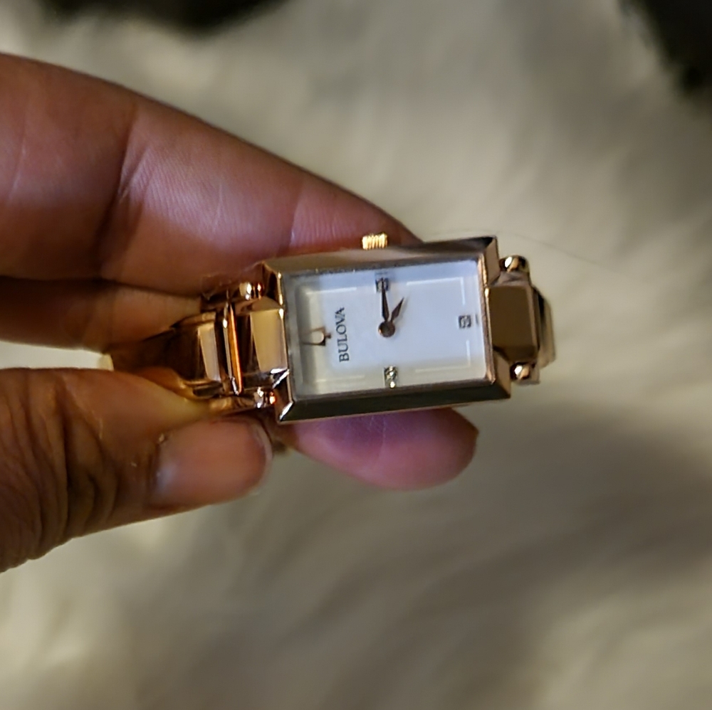 Brand new with tags Bulova women'swatch - Picture 3 of 4